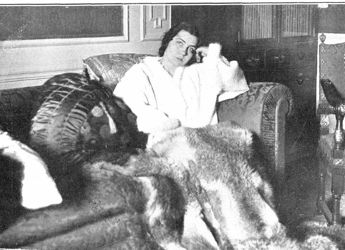 Catalina en su casa de Madrid, 1925