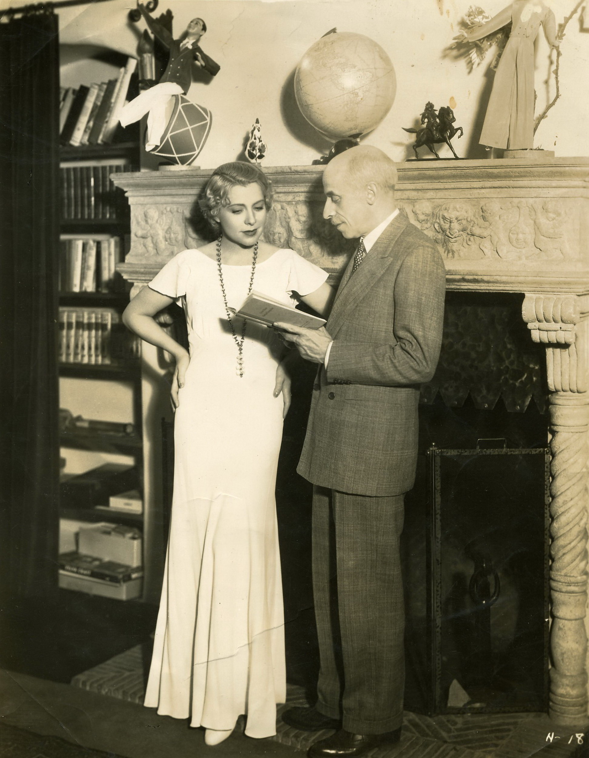 Con Gregorio Martinez Sierra en su casa de Hollywood