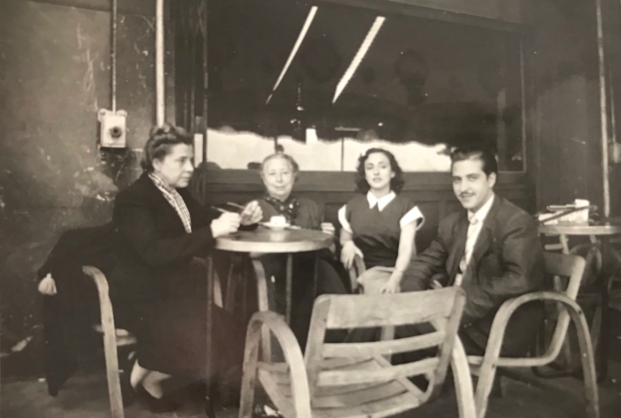 Con miembros de su compañía y Encarna Paso, 1950-1952