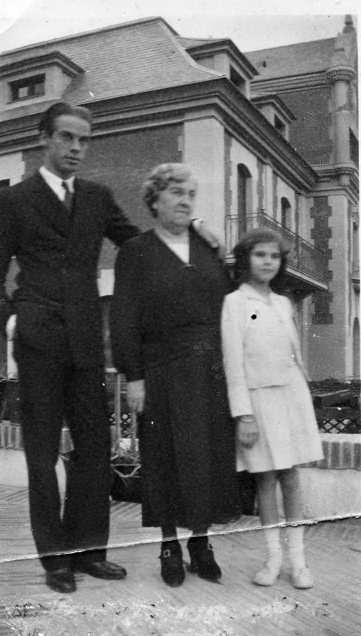 Fernando y Katia, hijos de Catalina con Nicolasa, madre de Catalina
