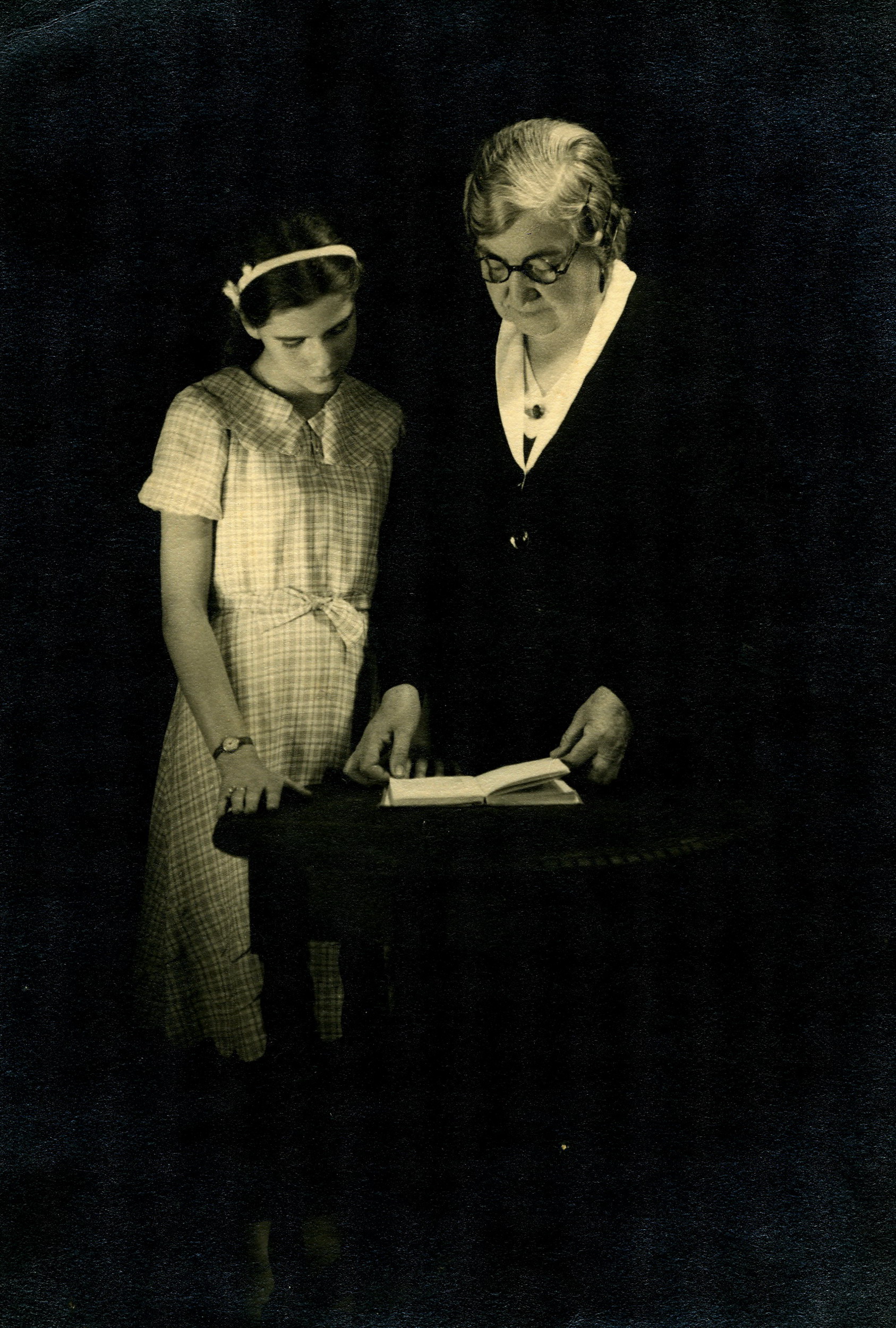 Katia, hija de Catalina con Nicolasa, madre de Catalina