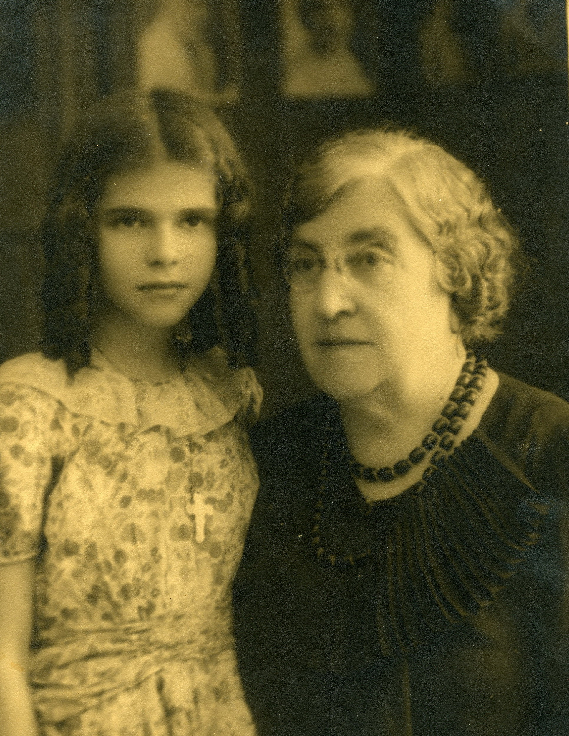 Katia, hija de Catalina con Nicolasa, madre de Catalina