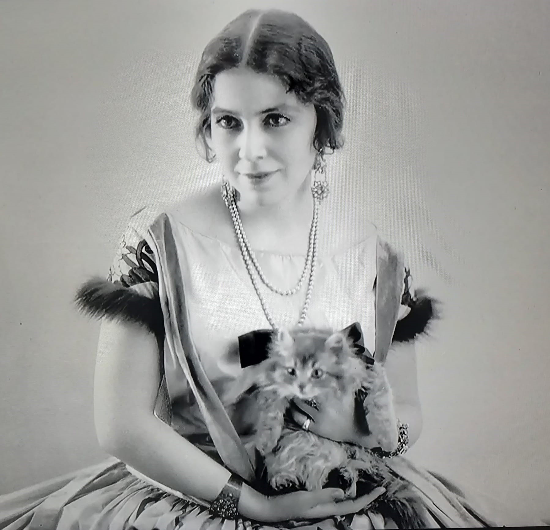 La chica del gato, 1921