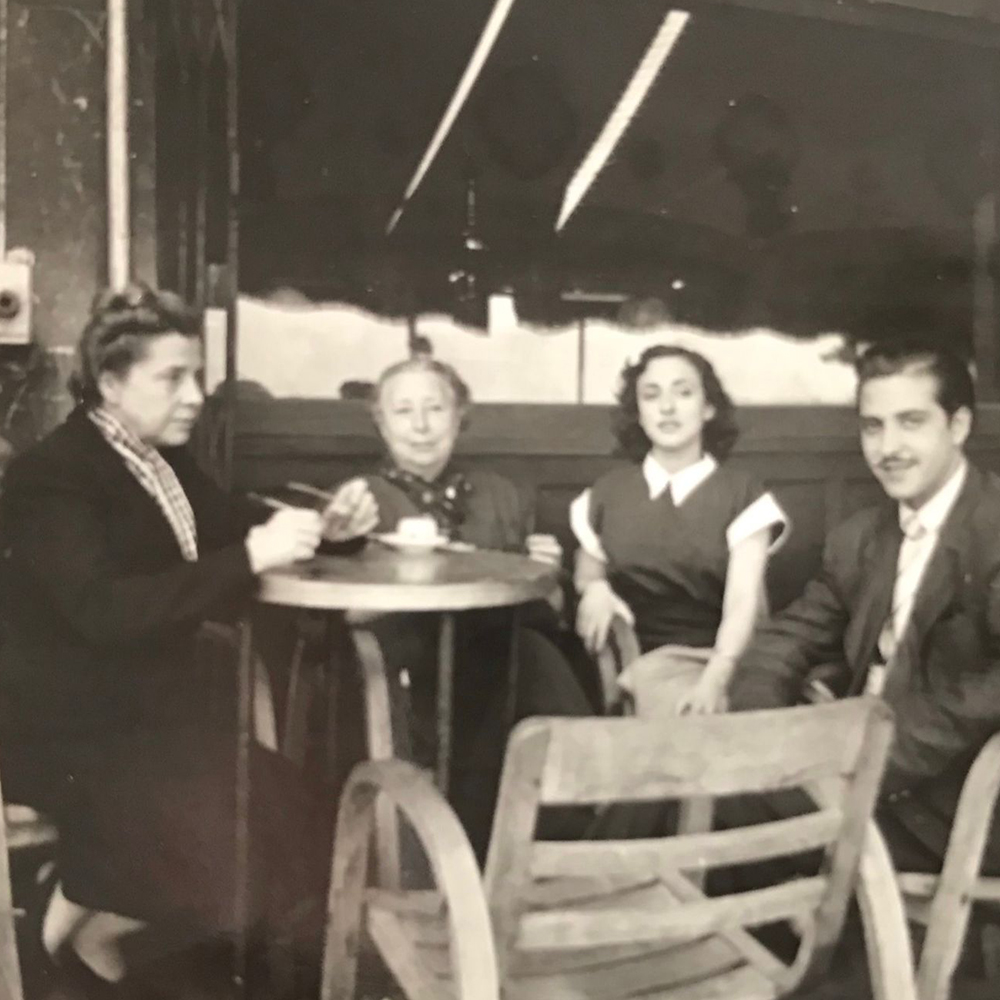 aportaciones-_0003_Con-miembros-de-su-compania-y-Encarna-Paso-1950-1952