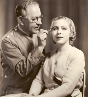 Catalina maquillada por el reconocido Max Factor